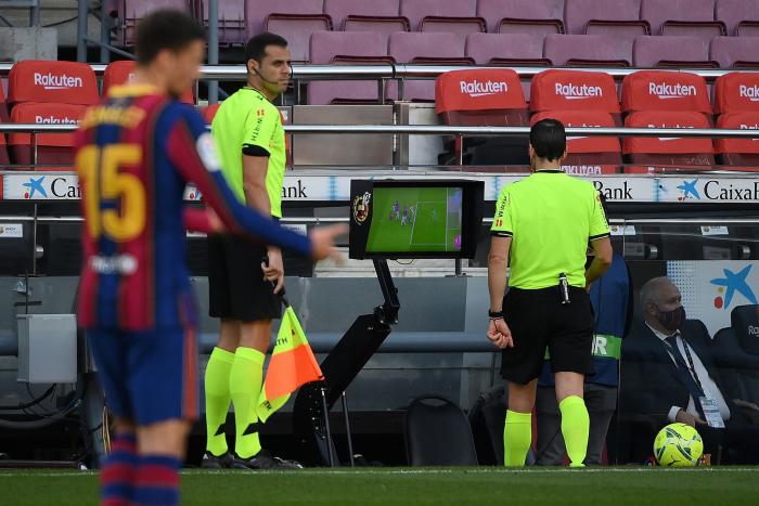 Un directivo del Barça, al árbitro tras pitar un penalti al Madrid: "¡Te puedes ir a cagar, Munuera!"