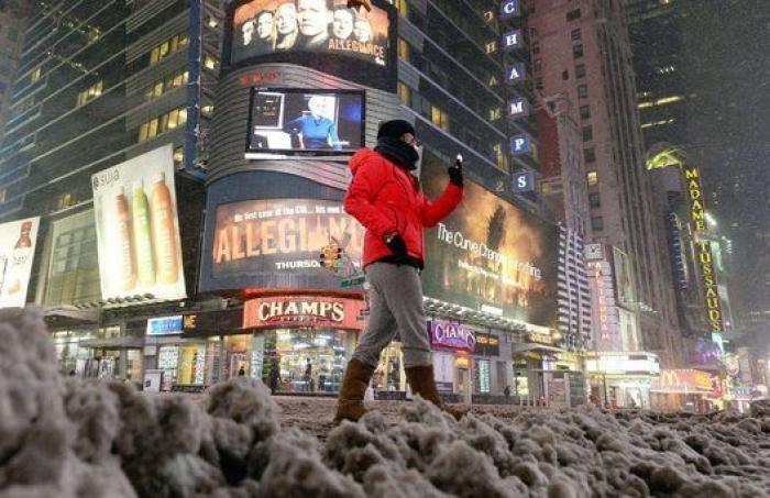 Una tormenta de nieve paraliza Nueva York (FOTOS)