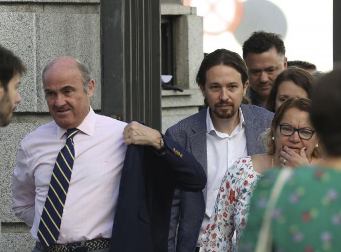 Rajoy decide responder durante la moción de Podemos: "Su pretensión es dar el espectáculo"