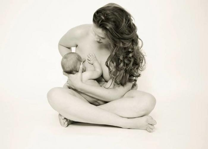 Ashley Graham muestra sus estrías para normalizar los cambios del cuerpo durante el embarazo
