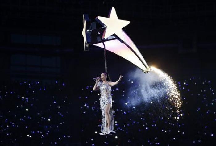 La actuación de Katy Perry en la Super Bowl con Missy Elliot, Lenny Kravitz y tiburones