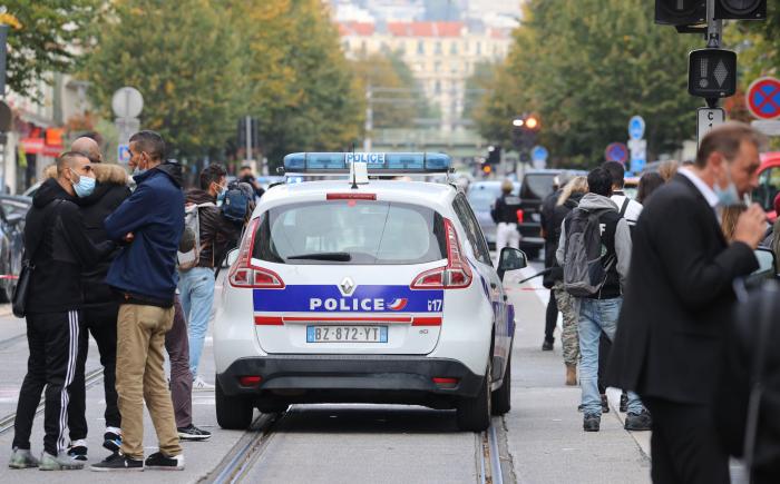 Cuatro muertos tras un doble atentado en Niza y Aviñón