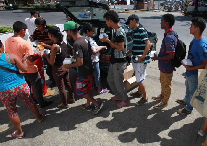 Once países latinoamericanos acuerdan aceptar pasaportes caducados de migrantes venezolanos