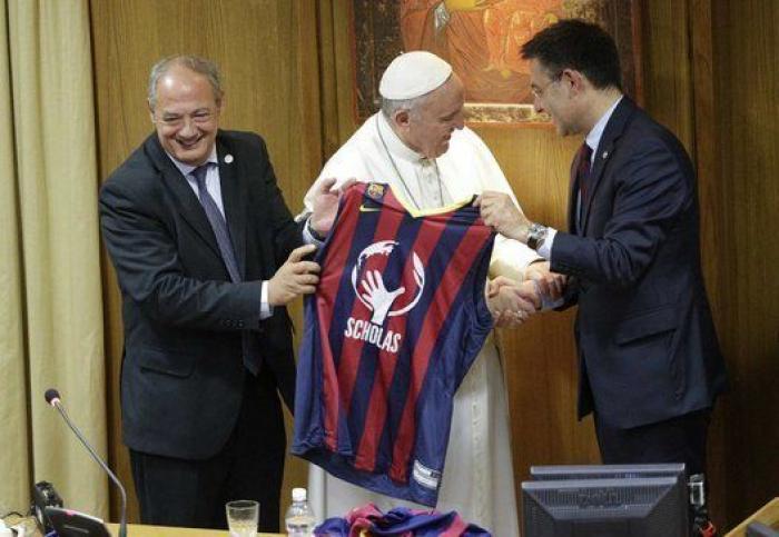 Una camiseta del Barça para el 'papa Francesc' (FOTOS)