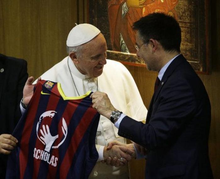 Una camiseta del Barça para el 'papa Francesc' (FOTOS)