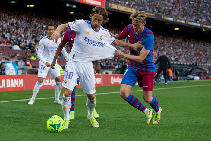 El Real Madrid asalta el Camp Nou en el primer clásico de la temporada (1-2)