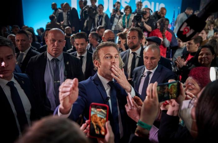 Mélenchon llama a no abstenerse ni votar por Le Pen pero no se manifiesta a favor de Macron
