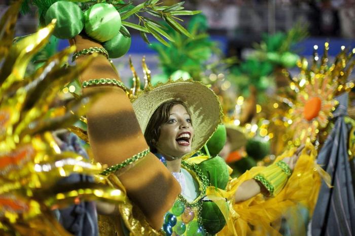 Viaja a los carnavales más famosos del mundo en 21 imágenes (FOTOS)
