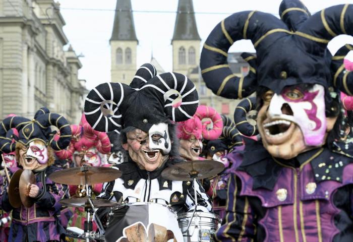 Viaja a los carnavales más famosos del mundo en 21 imágenes (FOTOS)