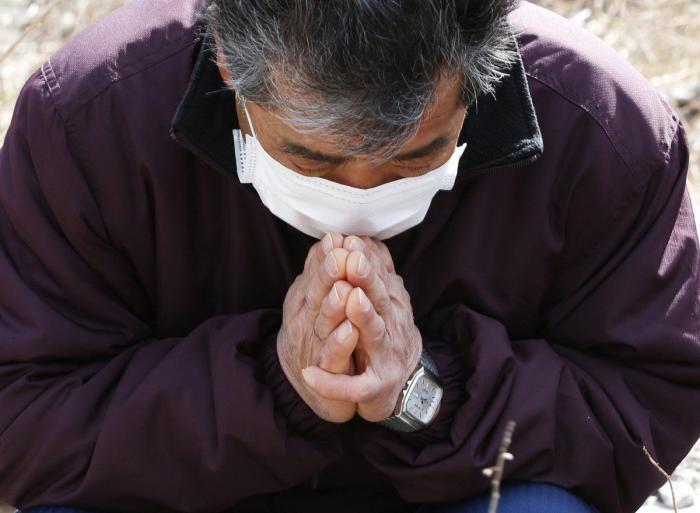Japón recuerda en silencio a las 18.000 víctimas del tsunami y el terremoto de hace tres años