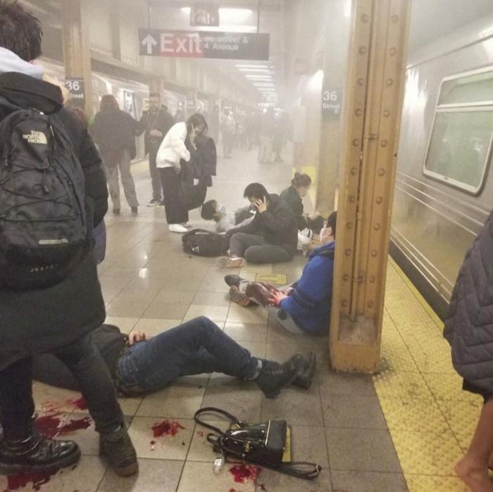 Las imágenes del tiroteo en el metro de Nueva York