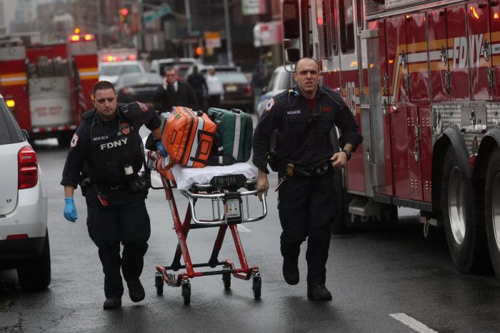 Un tiroteo en el metro de Nueva York deja al menos 29 heridos, cinco en estado crítico