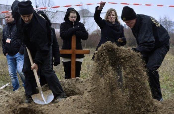 Trencin (Eslovaquia) celebra el campeonato internacional de cavar tumbas