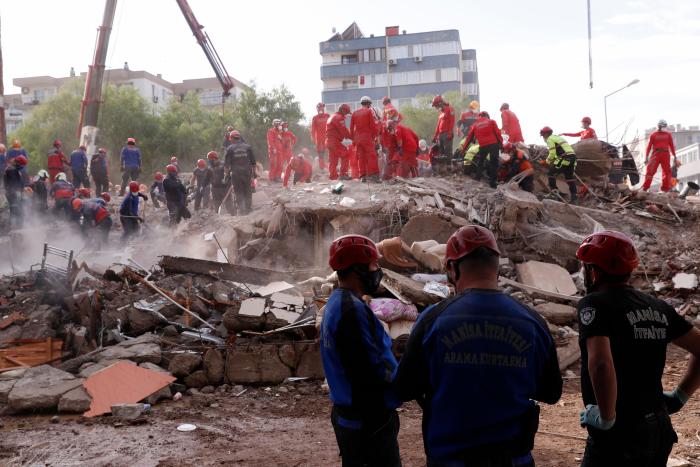 Rescatada una niña de tres años a los tres días del terremoto de Esmirna