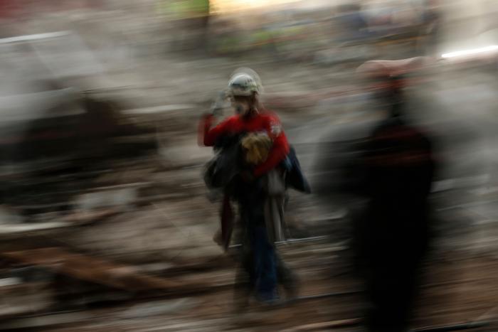 Rescatada una niña de tres años a los tres días del terremoto de Esmirna