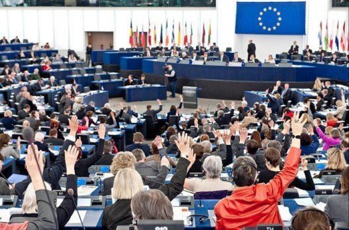 Cañete cambia su declaración de bienes un día antes de su examen ante el Parlamento Europeo