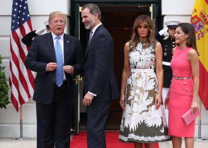 Los tres guiños del vestido de Begoña Gómez en el posado con los Trump