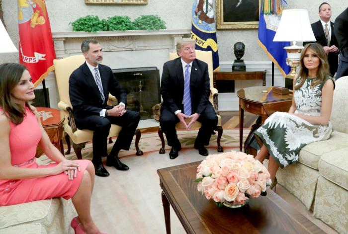 Los tres guiños del vestido de Begoña Gómez en el posado con los Trump
