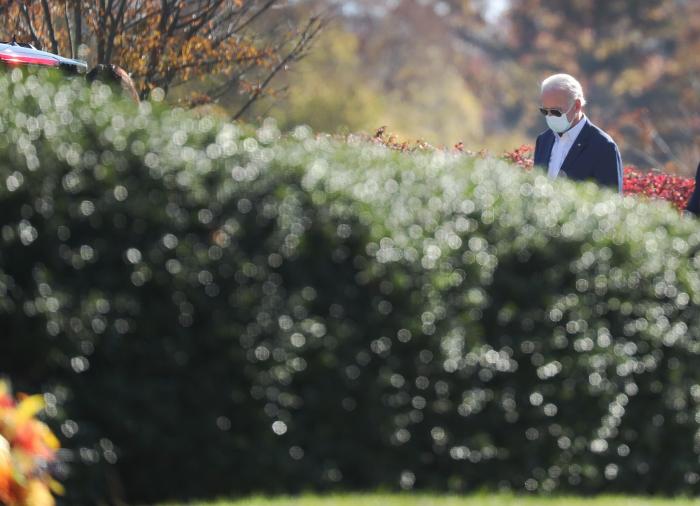 Joe Biden visita la tumba de su hijo al día siguiente de ganar las elecciones