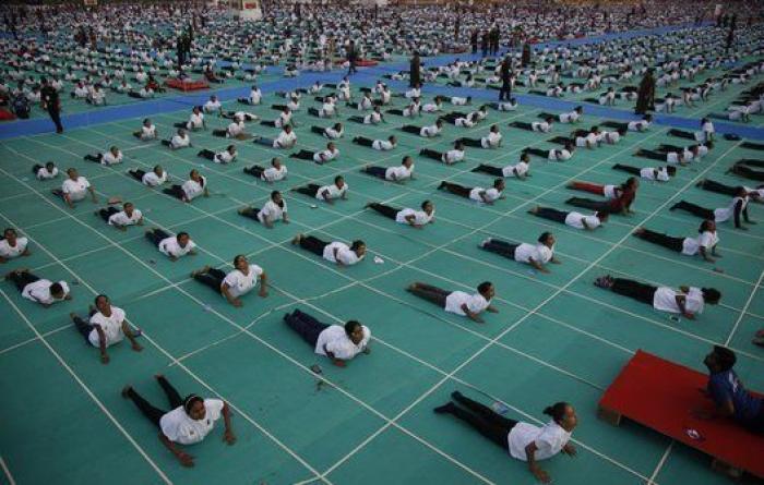 El Día del Yoga cita a multitudes en todo el mundo (FOTOS)