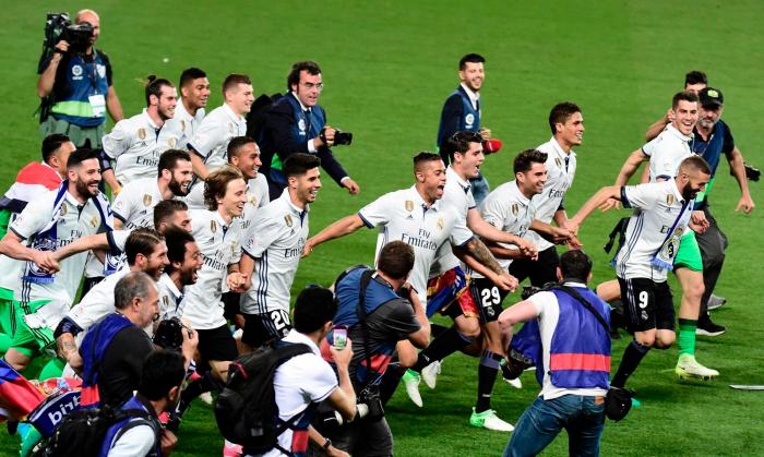 García Ferreras lo vuelve a hacer: celebra la Liga del Real Madrid poniéndose una camisa blanca