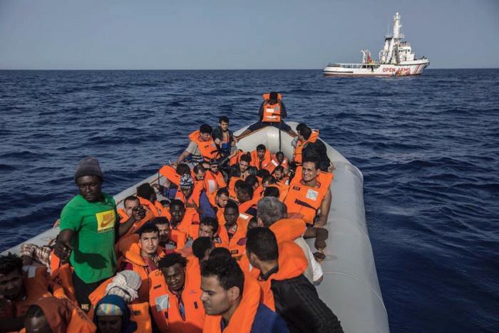 Un tribunal permite al ‘Open Arms’ atracar en aguas italianas
