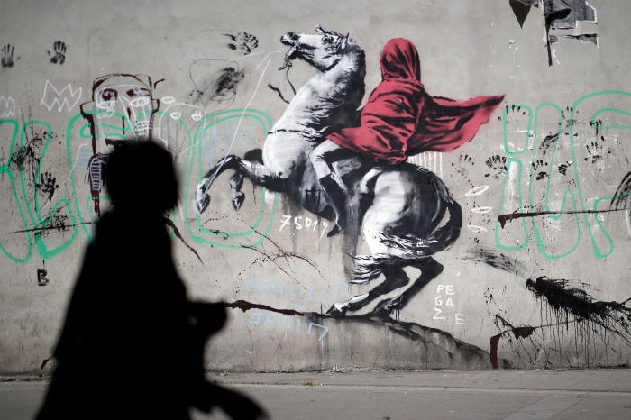 Banksy reaparece en París con seis grafitis de apoyo a los refugiados