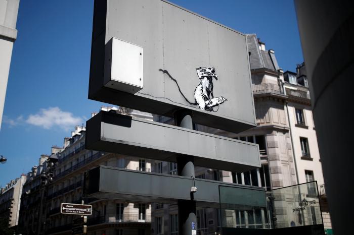 Banksy reaparece en París con seis grafitis de apoyo a los refugiados