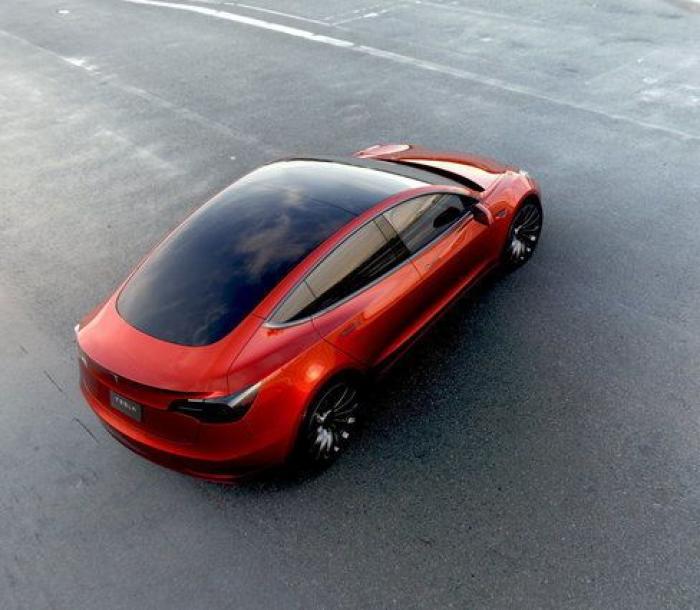 Elon Musk dice que quiere recortar plantilla en Tesla 