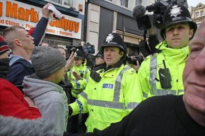 El movimiento islamófobo Pegida llega con poca fuerza a Inglaterra (FOTOS)