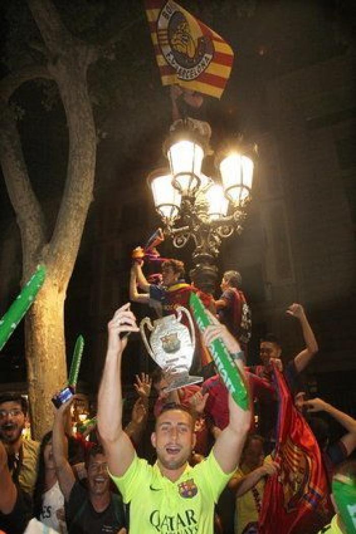 Más de 50.000 barcelonistas festejan la Champions en Canaletas