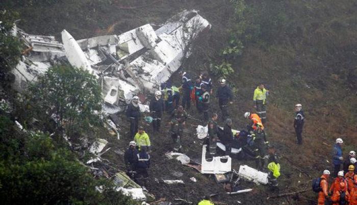 76 fallecidos al estrellarse en Colombia un avión donde viajaba un equipo de fútbol