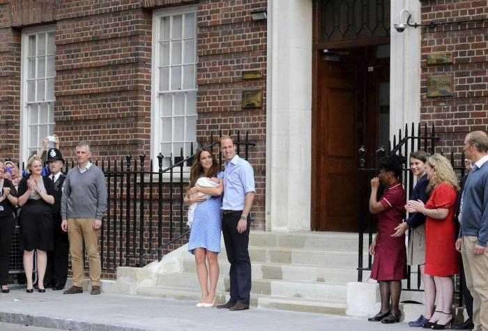 La polémica con la Casa Real británica por llevar al príncipe Jorge a su primera cacería