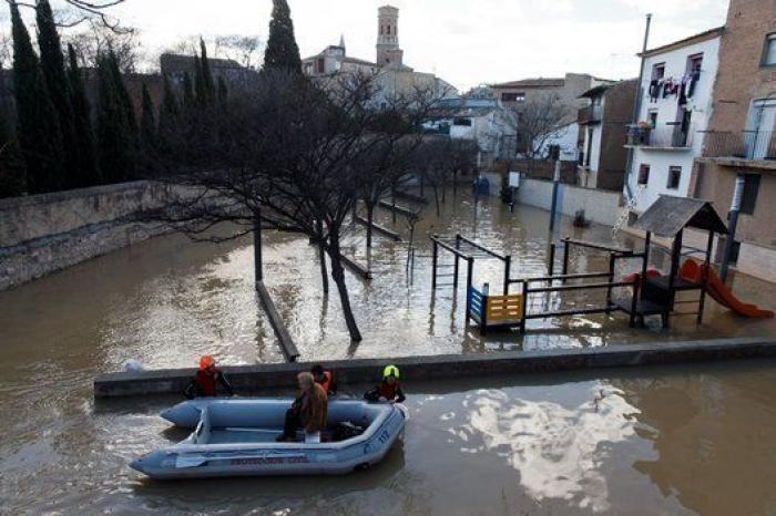 Zaragoza, en alerta naranja por la crecida del Ebro (FOTOS)