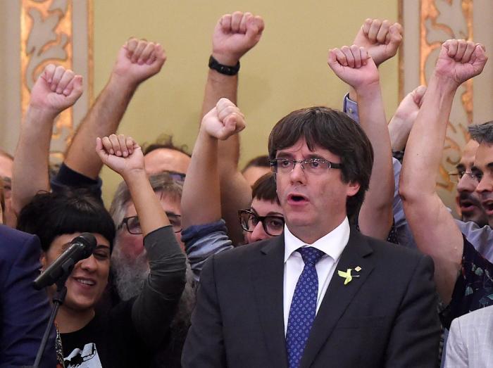 Sáenz de Santamaría asume la presidencia de Cataluña