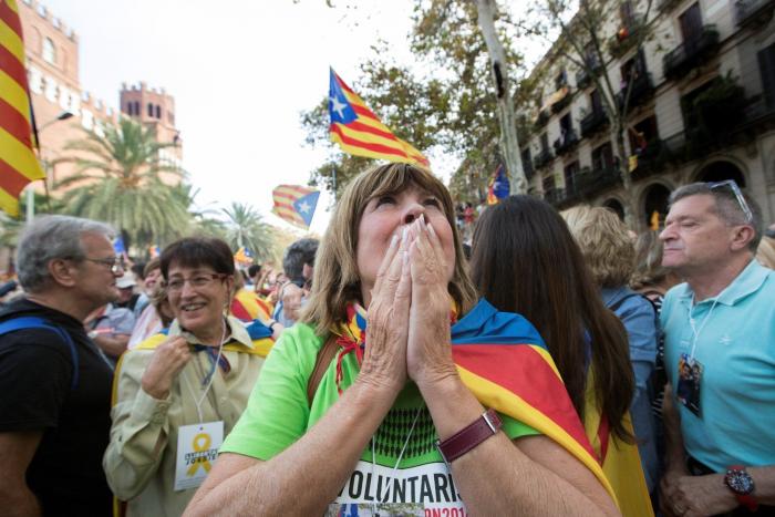 Ultraderechistas agreden a varias personas ante la sede de Catalunya Ràdio
