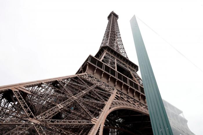 La Torre Eiffel se protege con un nuevo perímetro de hierro y vidrio