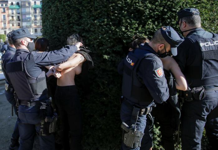 Varias activistas de FEMEN, detenidas por irrumpir en un acto franquista en Madrid