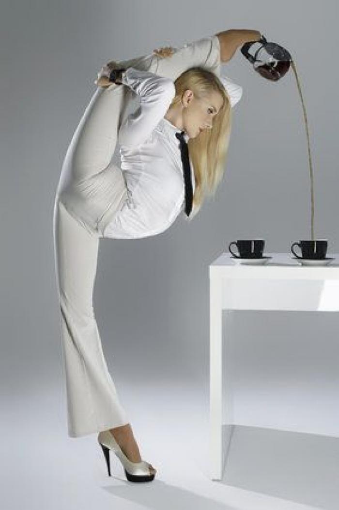 Las poses de esta contorsionista te harán replantearte los límites del cuerpo humano (FOTOS)