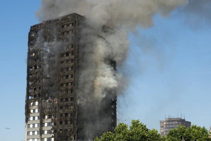 Theresa May dice que el incendio de Londres se investigará "a fondo"