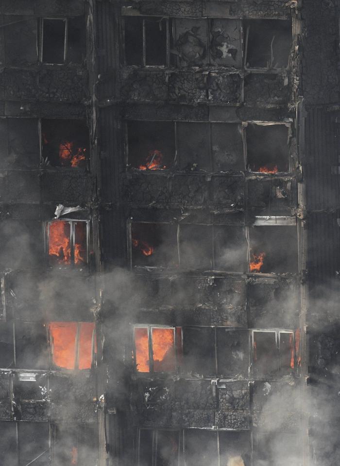 Detenido un hombre que se inventó haber perdido a su familia en el incendio de Londres