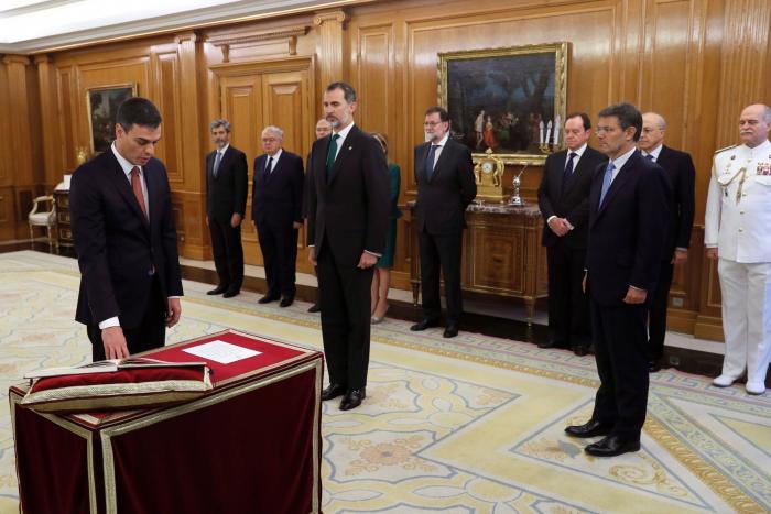 Rajoy anuncia que deja el liderazgo del PP y propone un congreso extraordinario