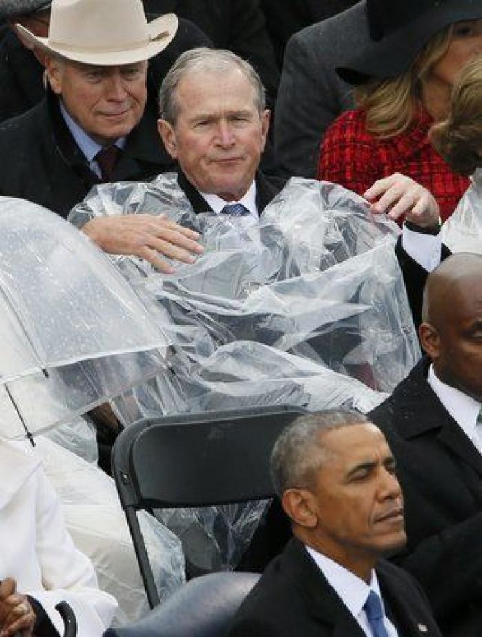 Los problemas de Bush con el plástico para protegerse de la lluvia