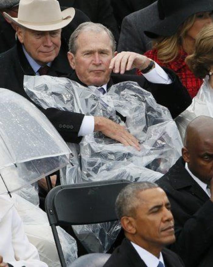 Los problemas de Bush con el plástico para protegerse de la lluvia