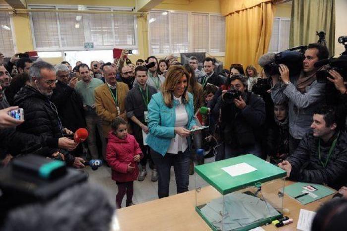 Los andaluces empiezan a votar (FOTOS)