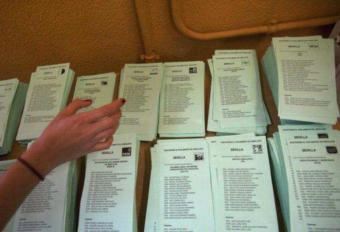 Los andaluces empiezan a votar (FOTOS)