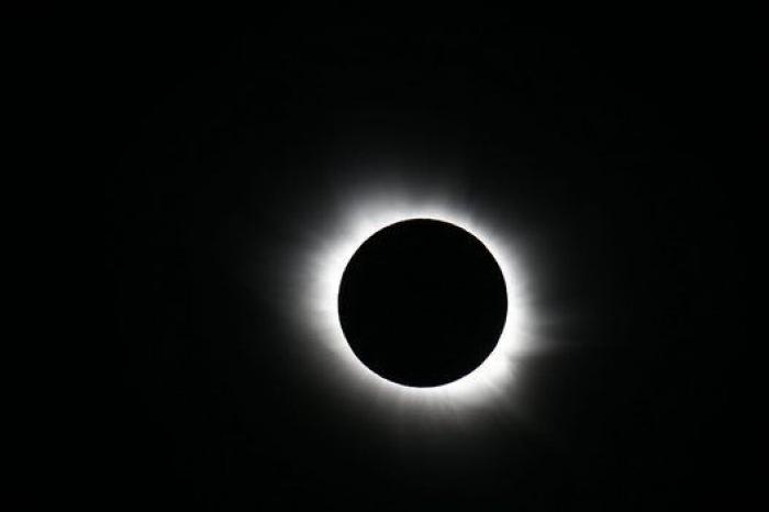 Las mejores imágenes del eclipse solar de 2015 (FOTOS)