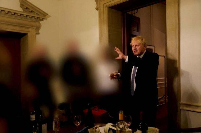 "He aprendido la lección": Johnson vuelve a disculparse por el 'Partygate', pero no contempla dimitir