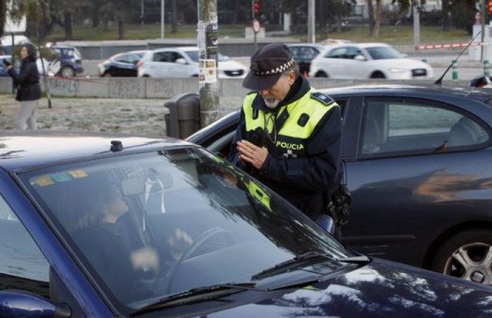 Primeras multas en Madrid a los coches con matrícula par