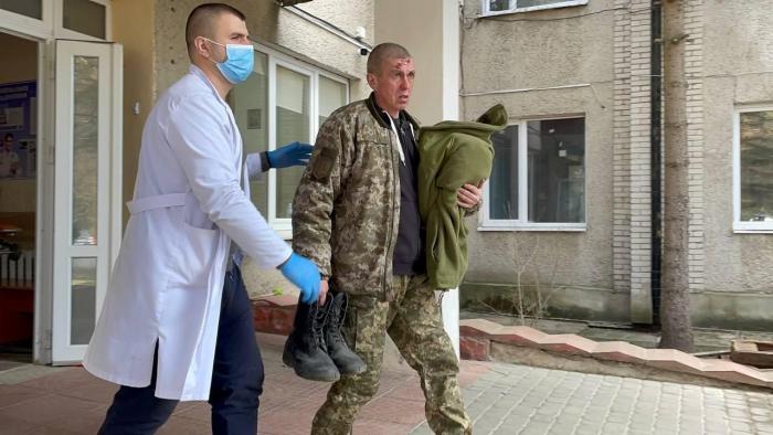Un misil ruso impacta contra el tren de alimentos de la ONG del chef José Andrés en Ucrania